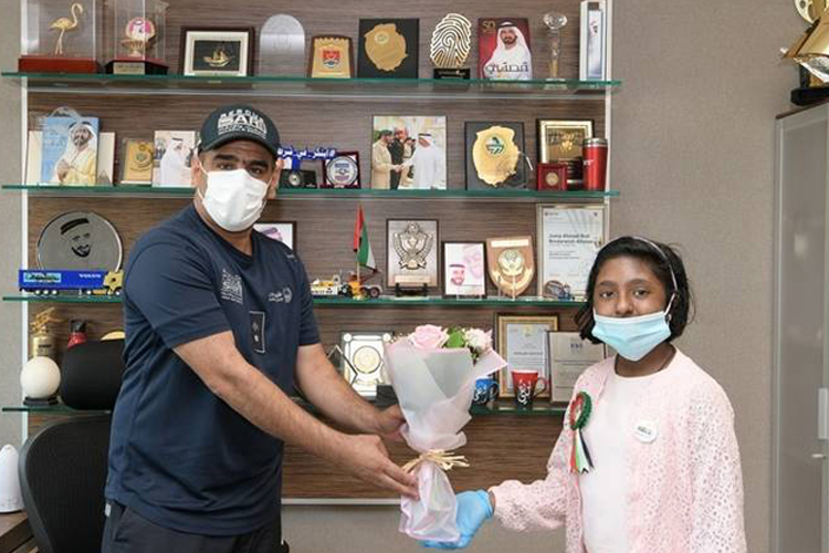 Coronavirus Dubai student distributes roses to police's frontliners